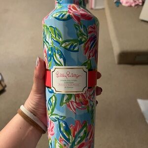 New Lilly Pulitzer Stainless Steel Canteen in Totally Blossom
